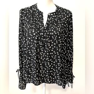 J. Crew Black/ White Floral Top Blouse with Long Sleeves. Pleating Detail. Sz M